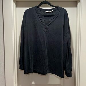 Soft Surroundings Black top